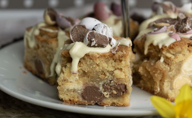 Mini Egg Chocolate Blondies