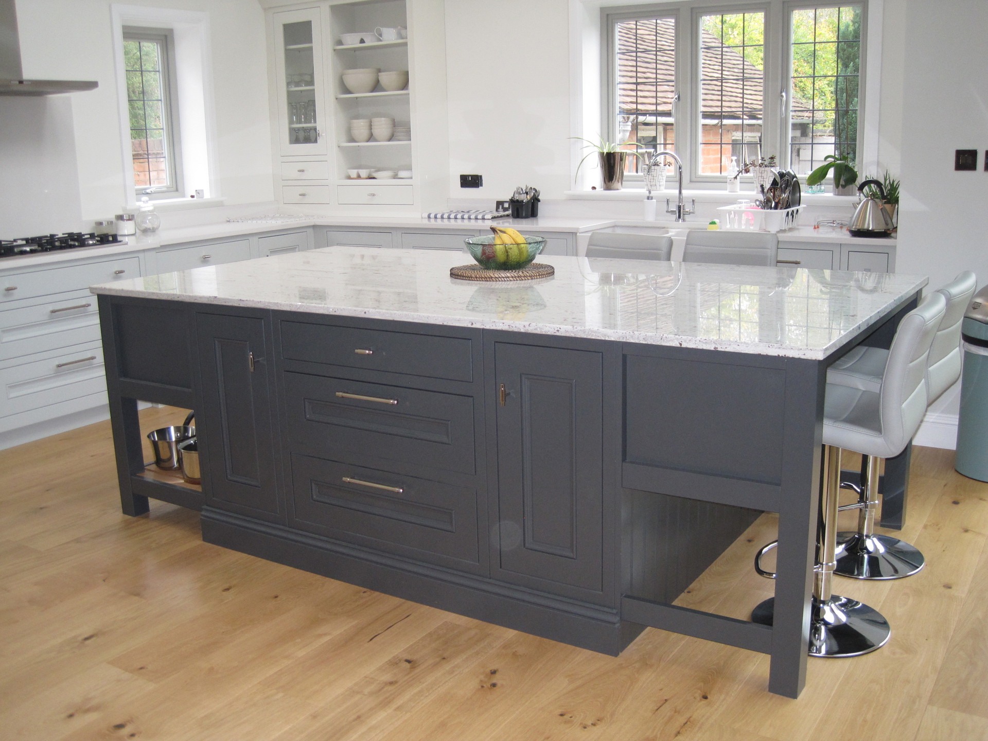 In-frame Shaker | Half Pencil & Scalloped | Graphite Kitchen