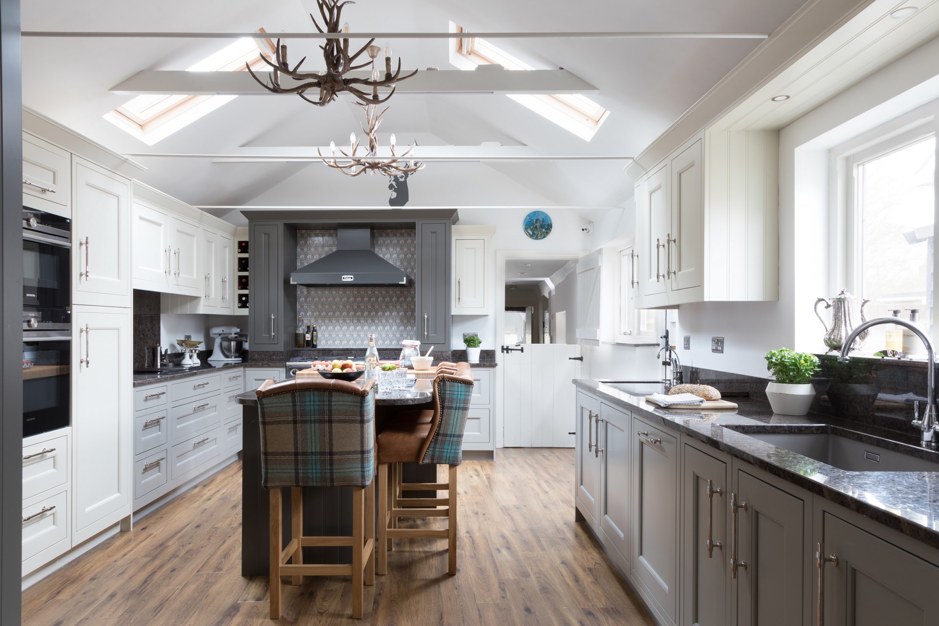 Quarter Round in Lava, Mussel & Suede