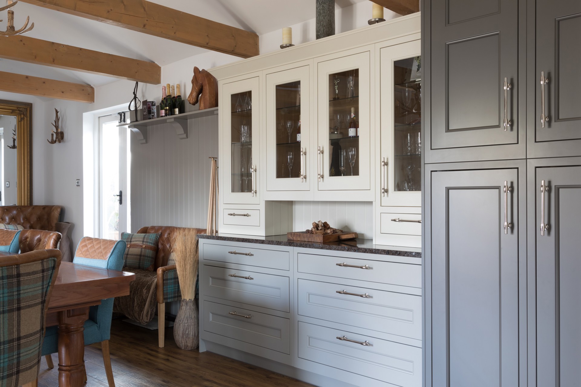 Quarter Round in Lava, Mussel & Suede