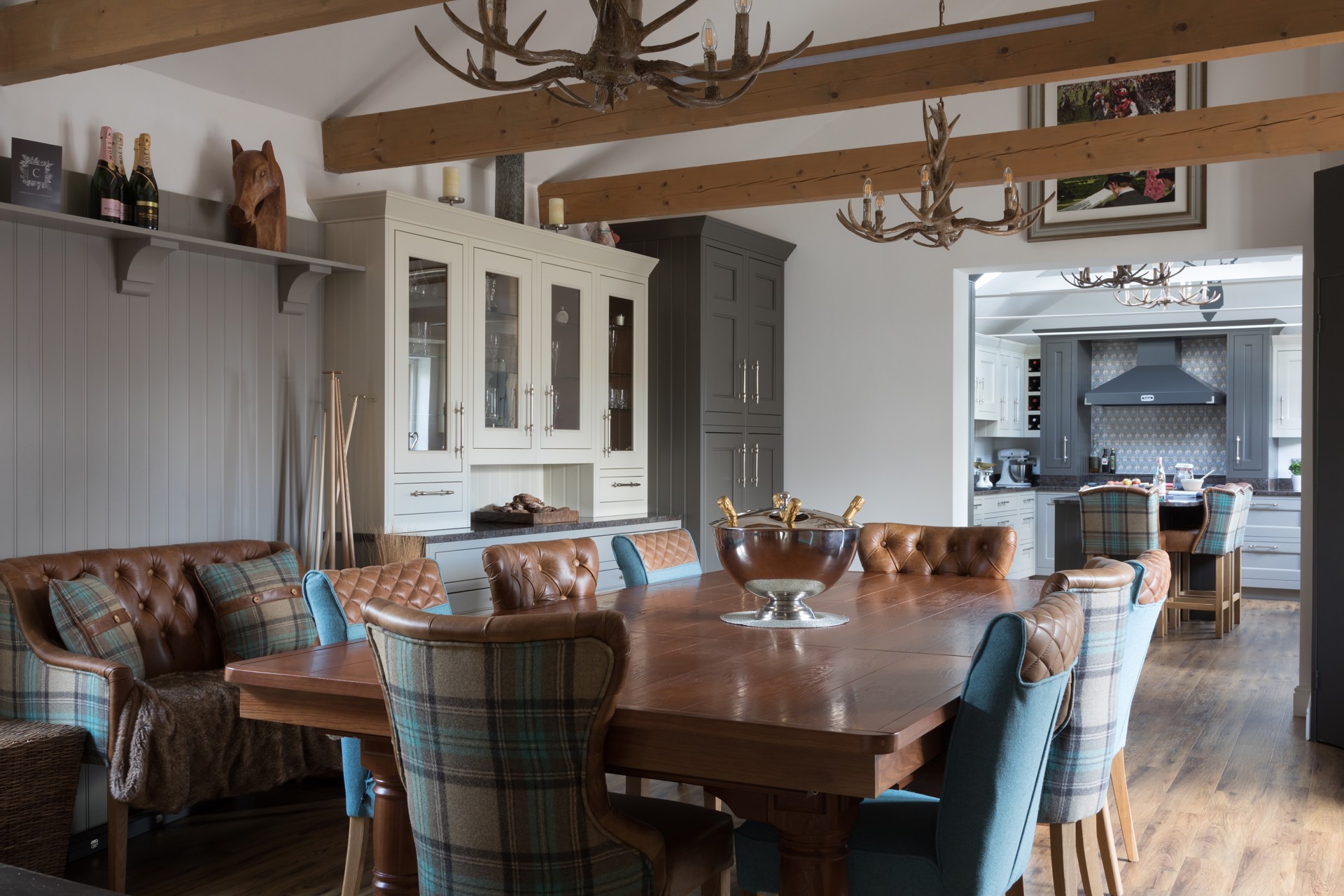 Quarter Round in Lava, Mussel & Suede