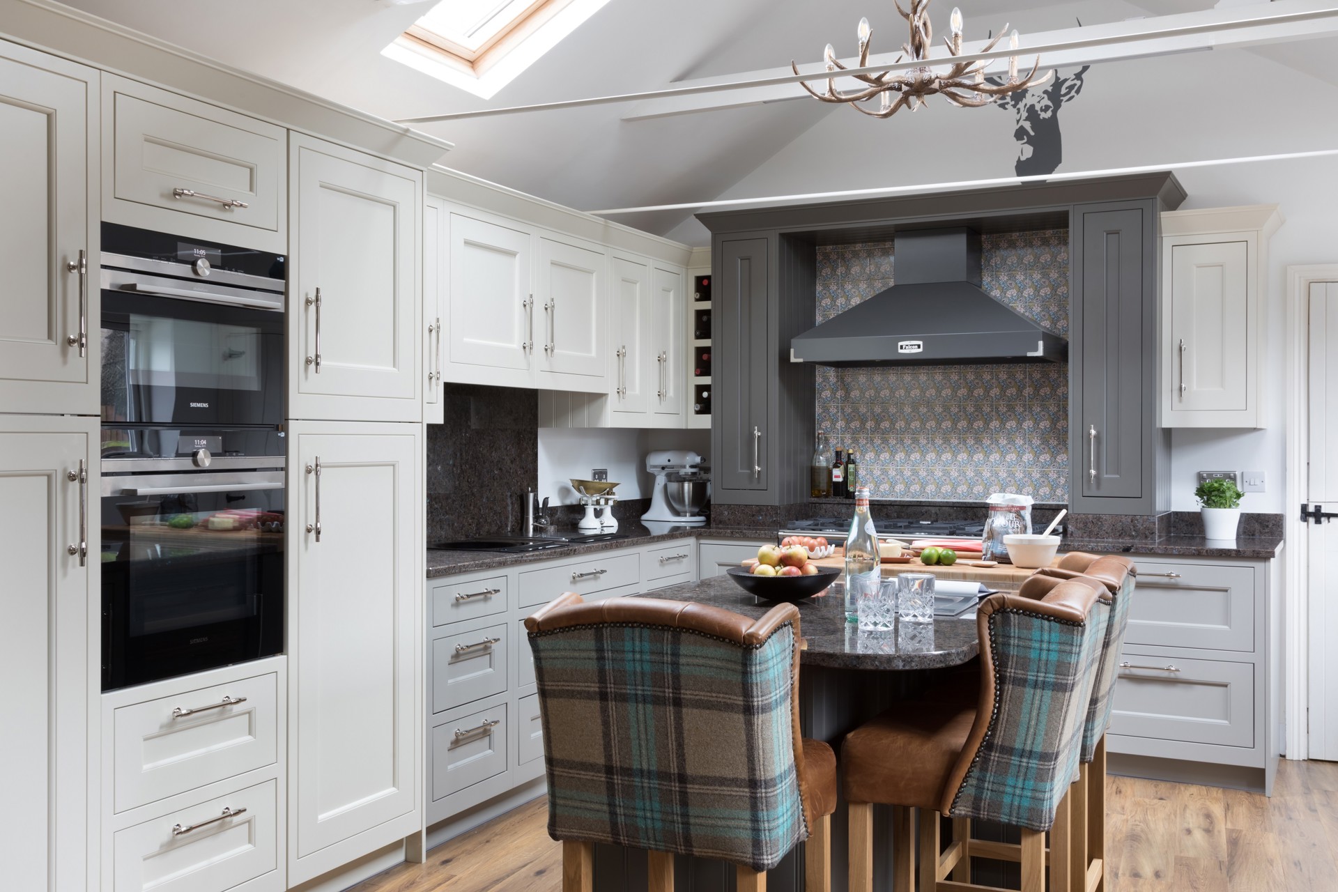 Quarter Round in Lava, Mussel & Suede