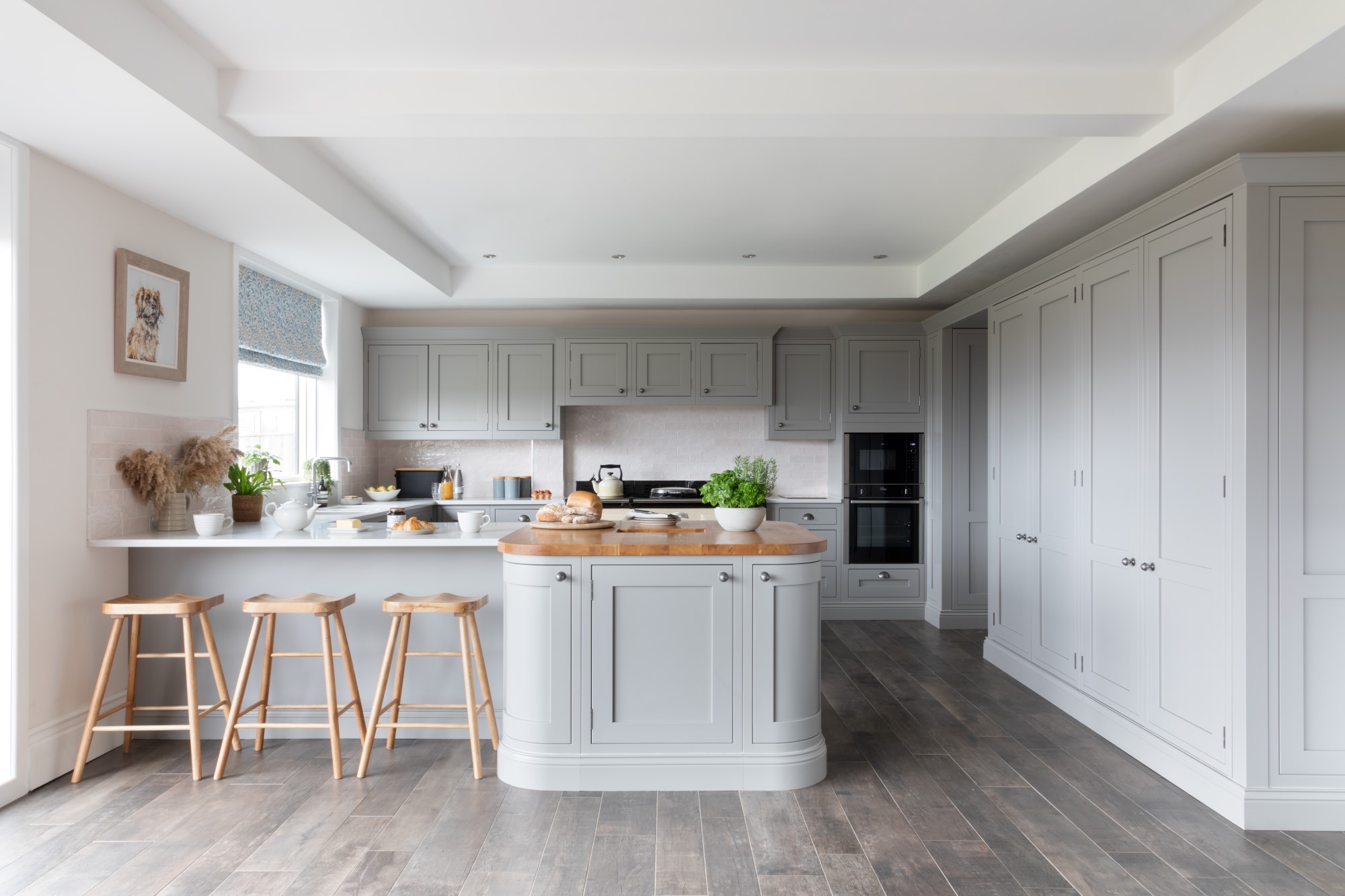Ruth and Robbie's Curved Shaker Kitchen