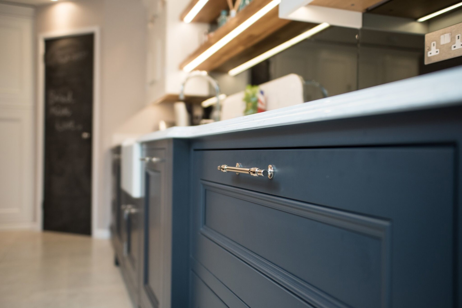 Half Pencil & Scalloped | Charcoal & Chalk Kitchen