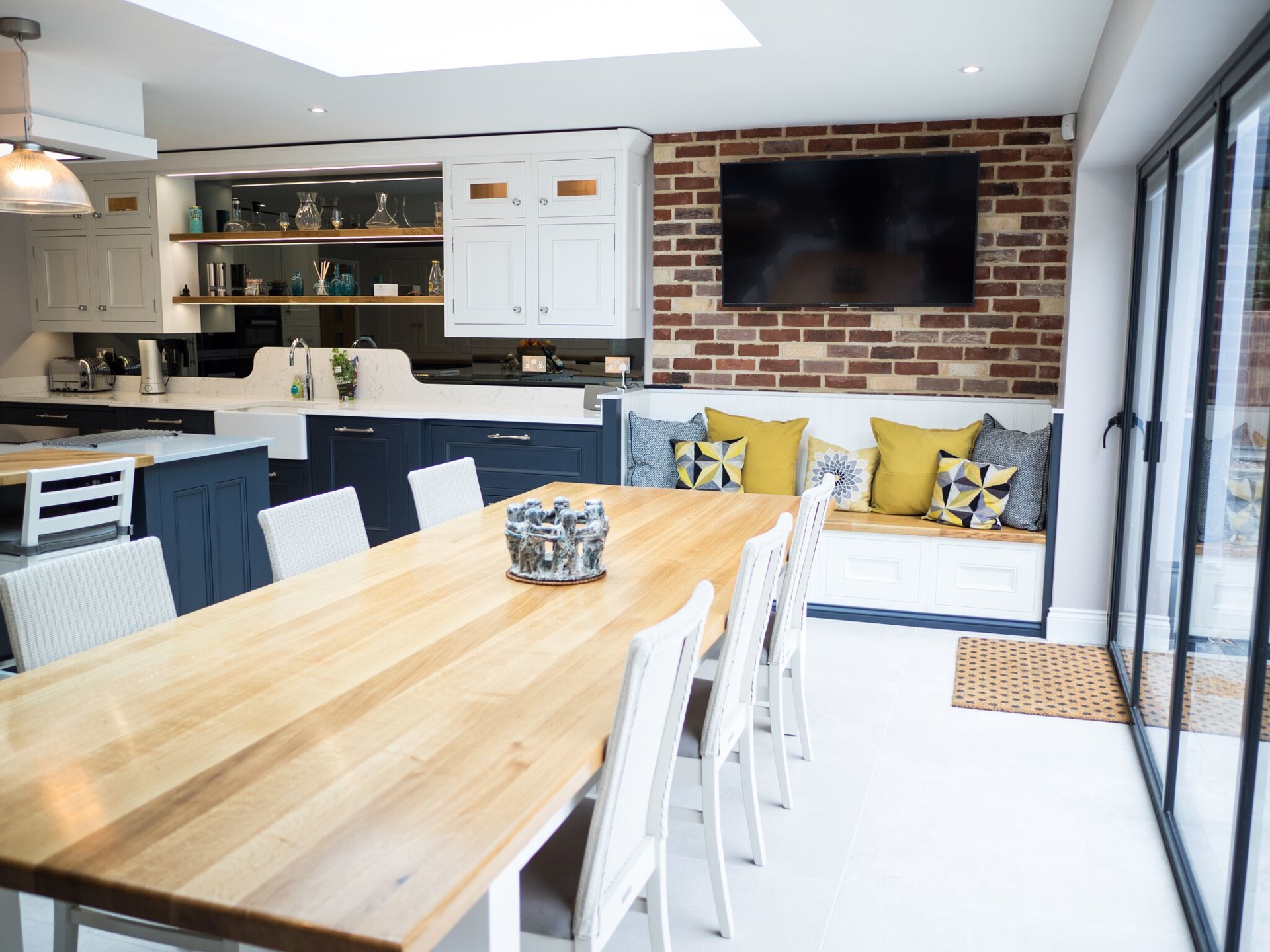 Half Pencil & Scalloped | Charcoal & Chalk Kitchen