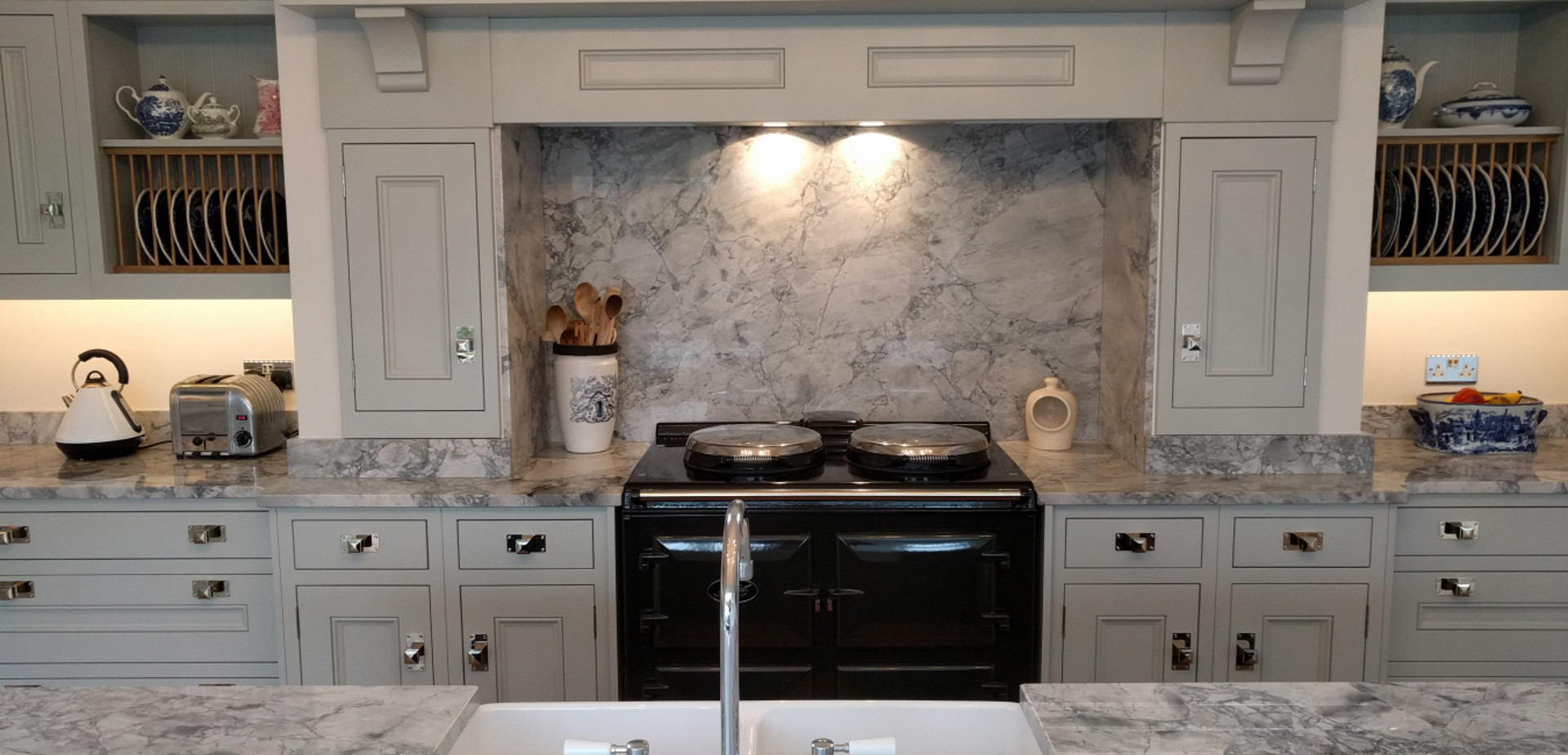 Half Pencil & Scalloped | Charcoal & Partridge Kitchen