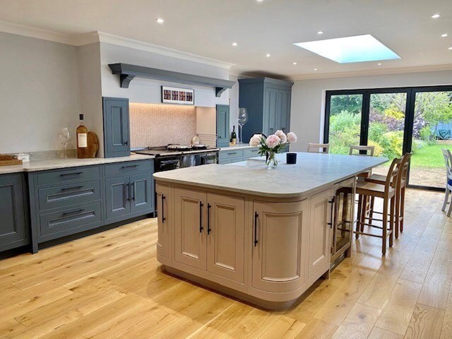 Half Pencil and Scalloped | Dry Rose & Storm Blue Kitchen