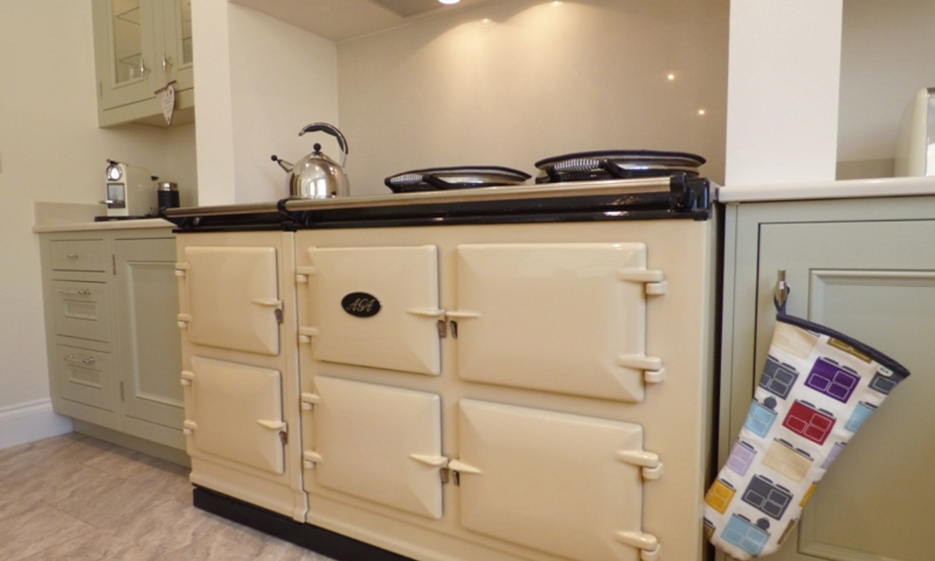 Half Pencil & Scalloped | Ivory & Sage Kitchen