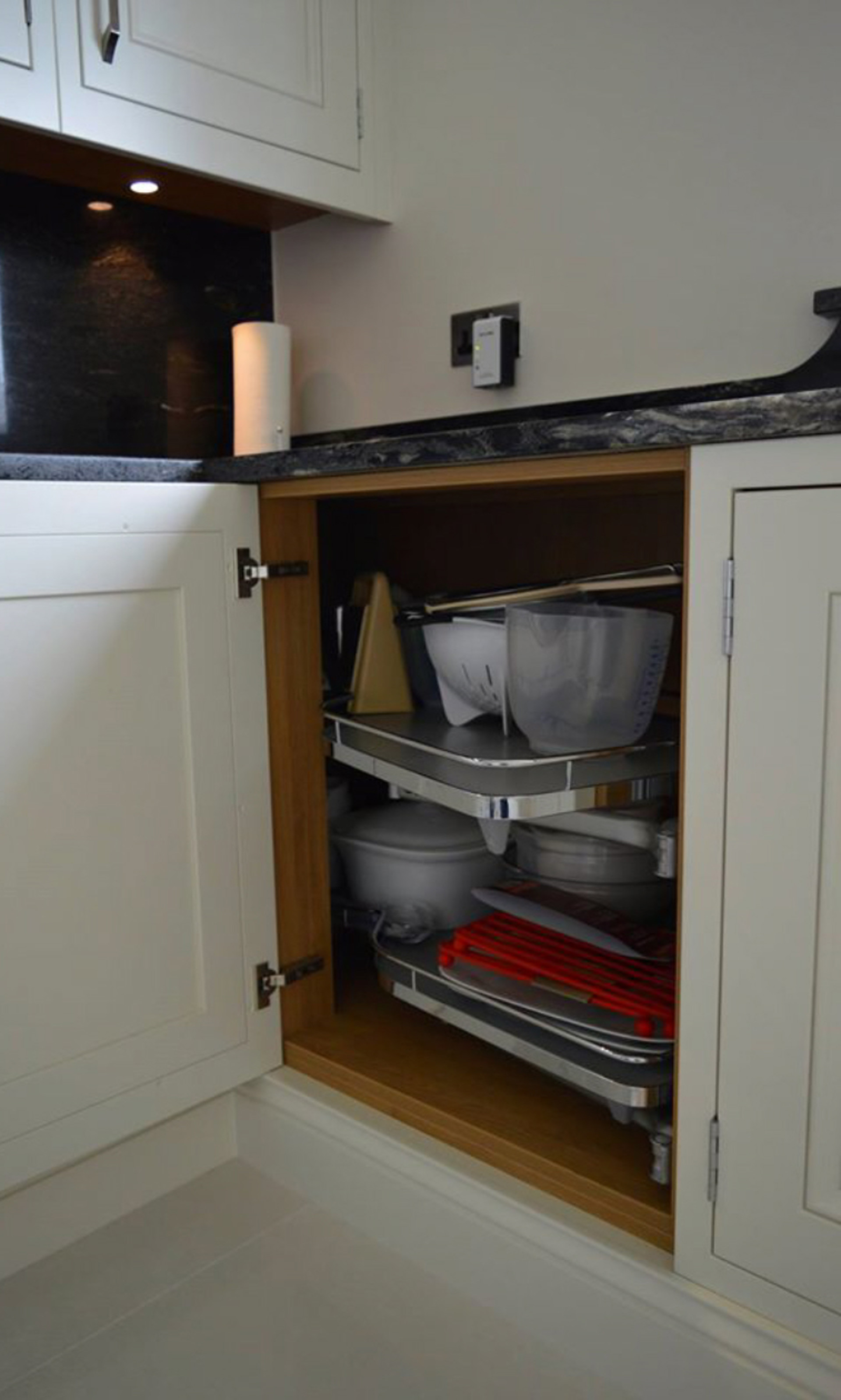 Half Pencil & Scalloped | Porcelain Kitchen Units