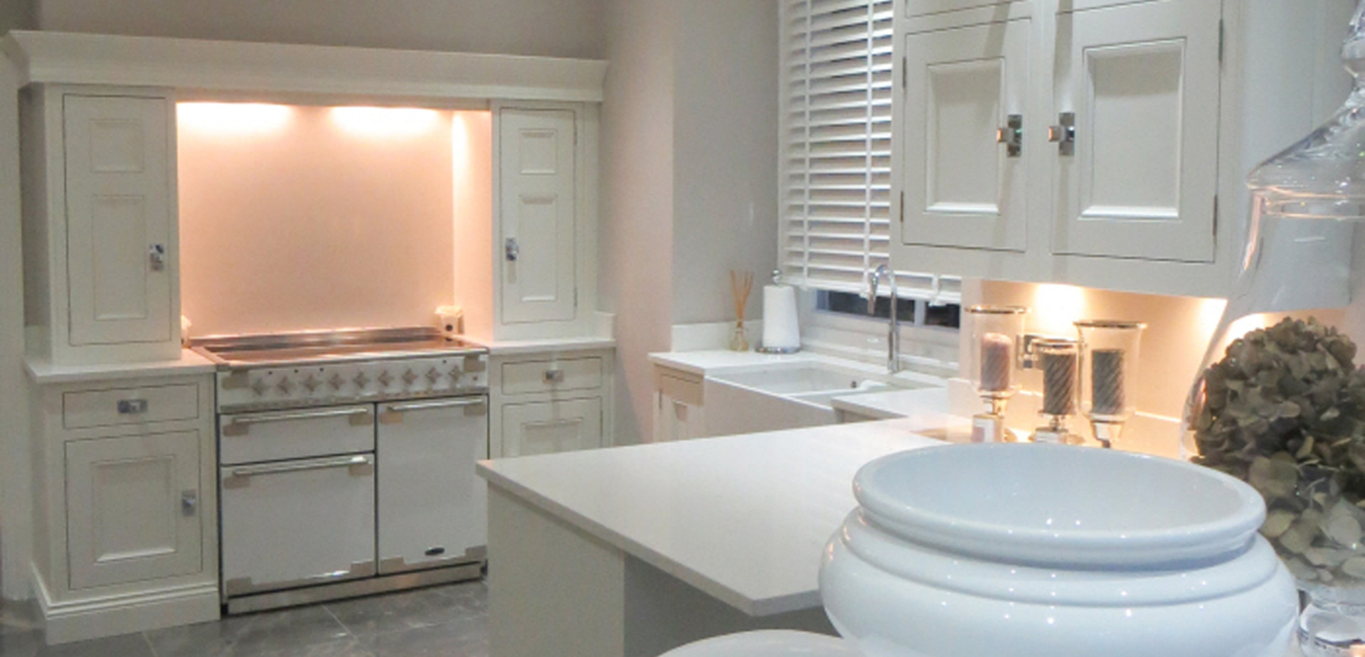 Half Pencil & Scalloped | Porcelain Kitchen Design