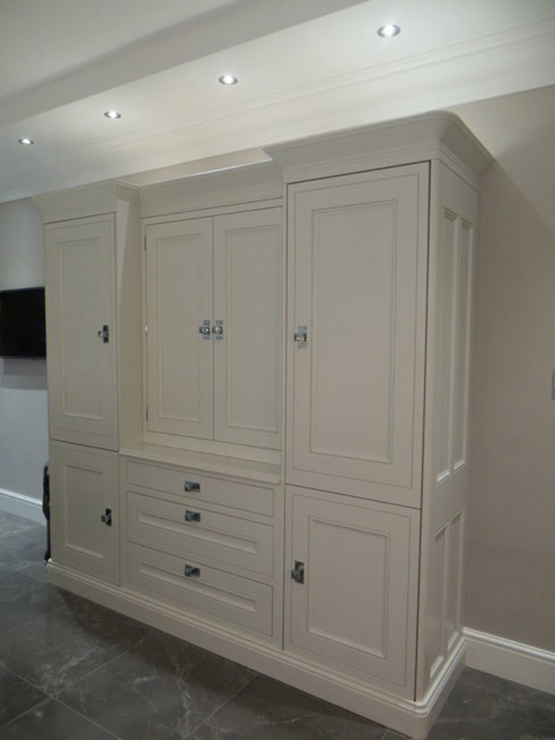 Half Pencil & Scalloped | Porcelain Kitchen Design