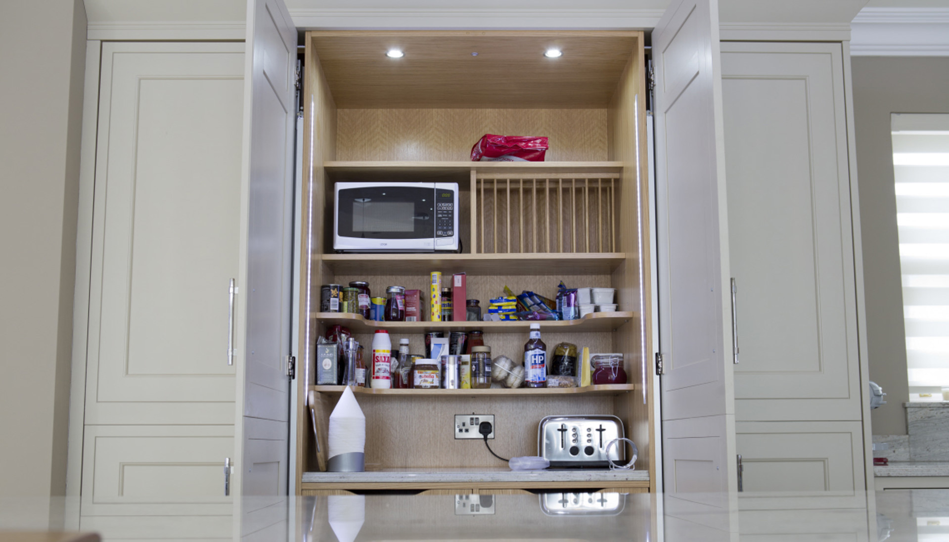 In-frame Shaker | Mussel & Partridge Grey Kitchen