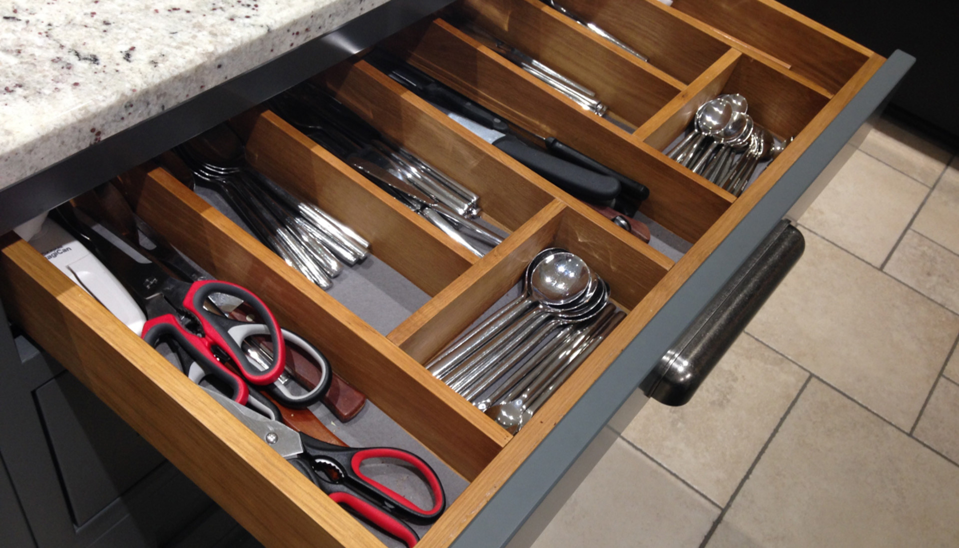 In-frame Shaker | Partridge Grey & Slate Kitchen