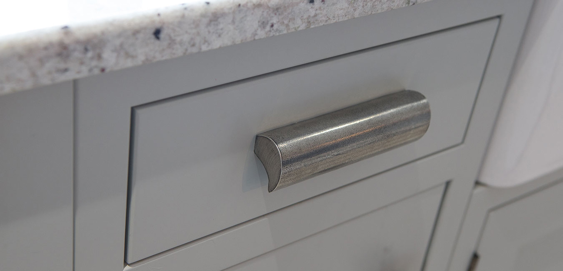 Quarter Round | Chalk, Slate & Partridge Grey Kitchen