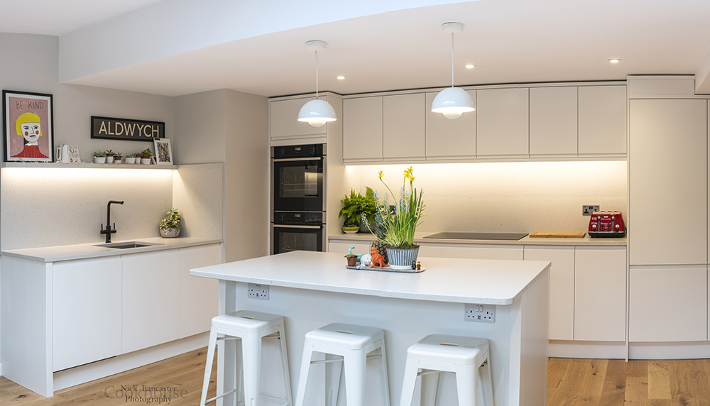 Listed Building in Fulford | Handleless J-Profile Design