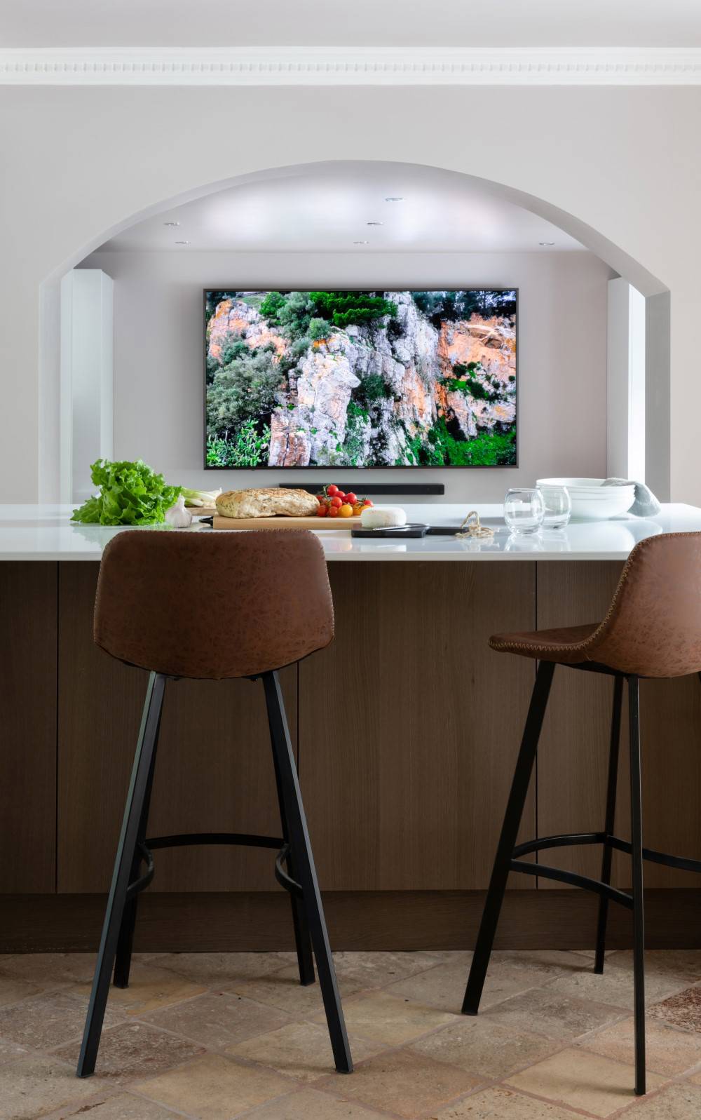 Porter Handleless in Gloss White and Silver Oak 