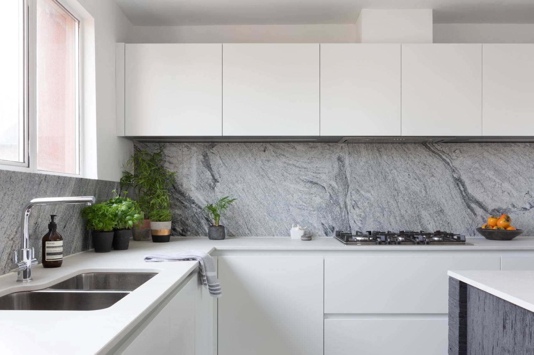 Porter Handleless in White 