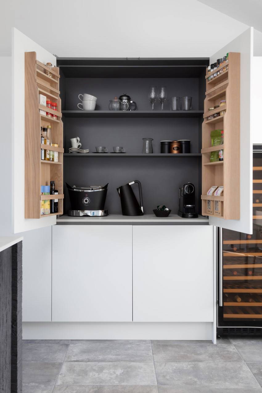 Porter Handleless in White 