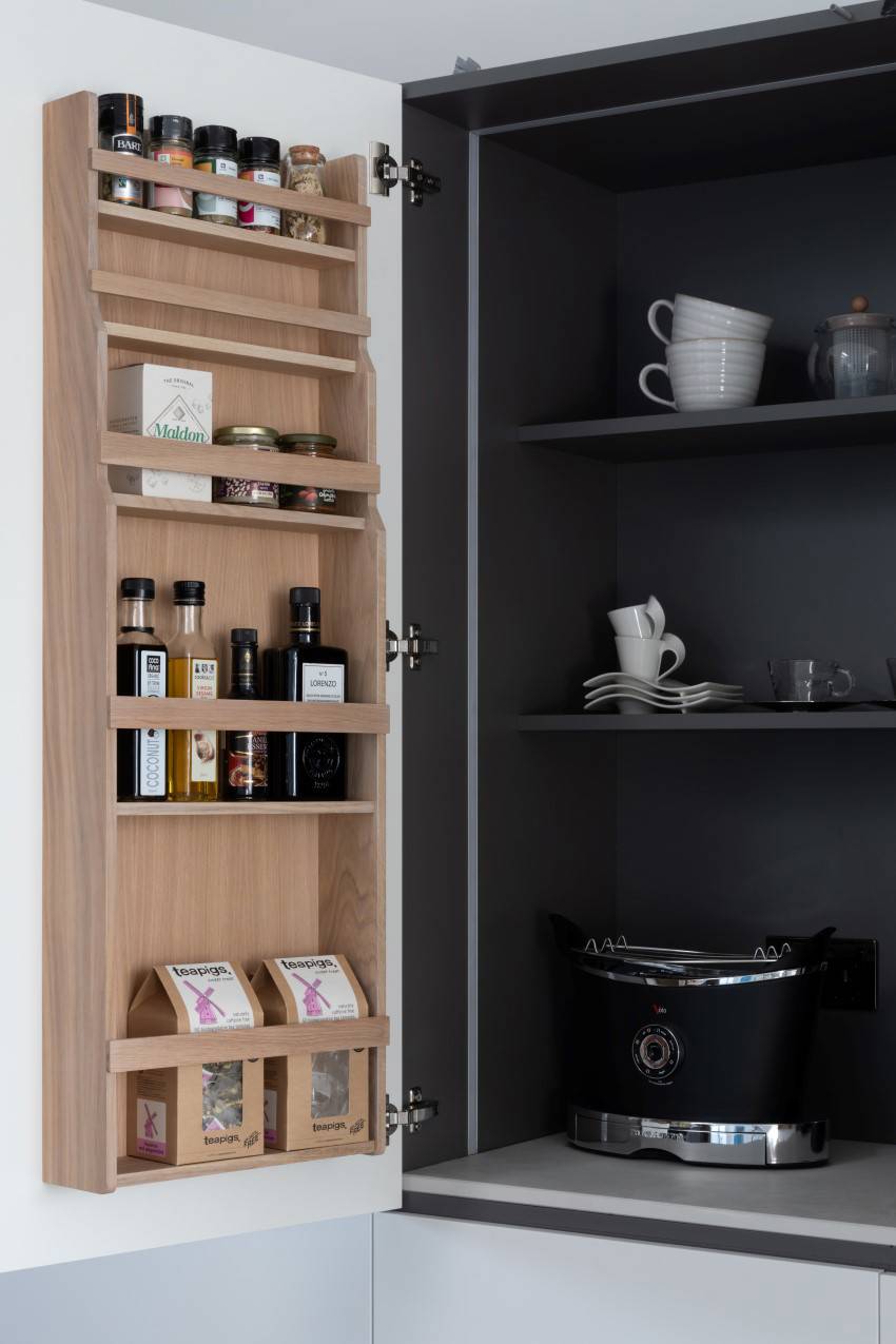 Porter Handleless in White 