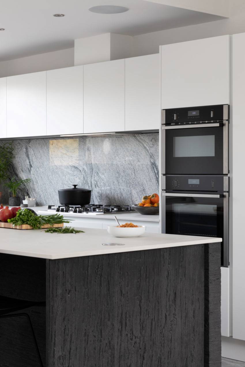 Porter Handleless in White 