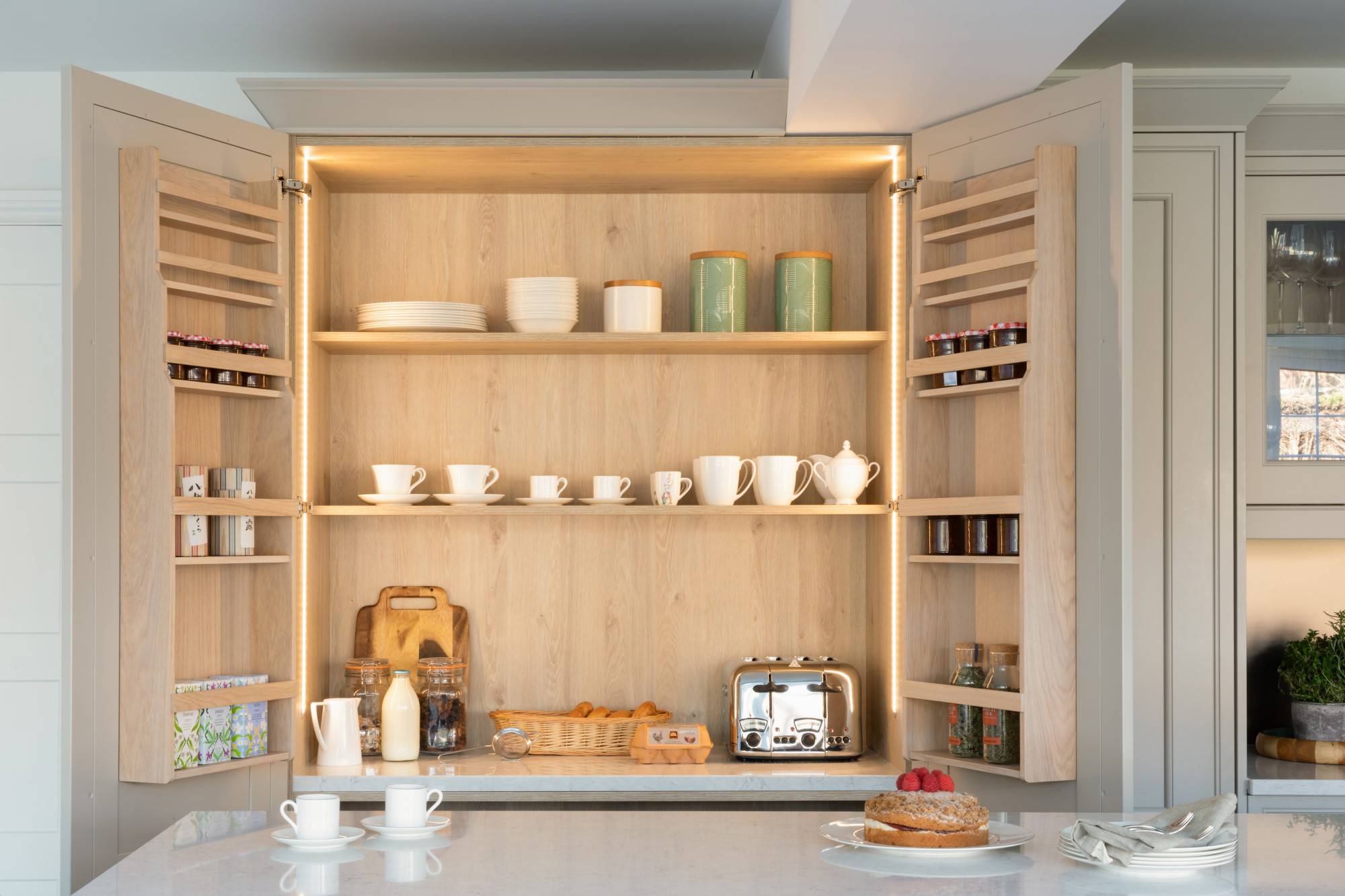 1909 Ovolo in Dove Grey & Dust Grey 