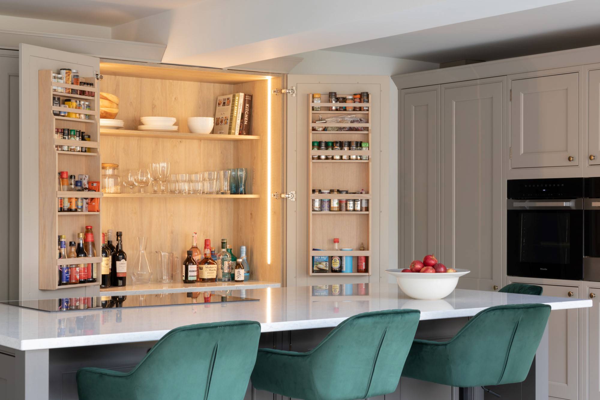 1909 Ovolo in Dove Grey & Dust Grey 