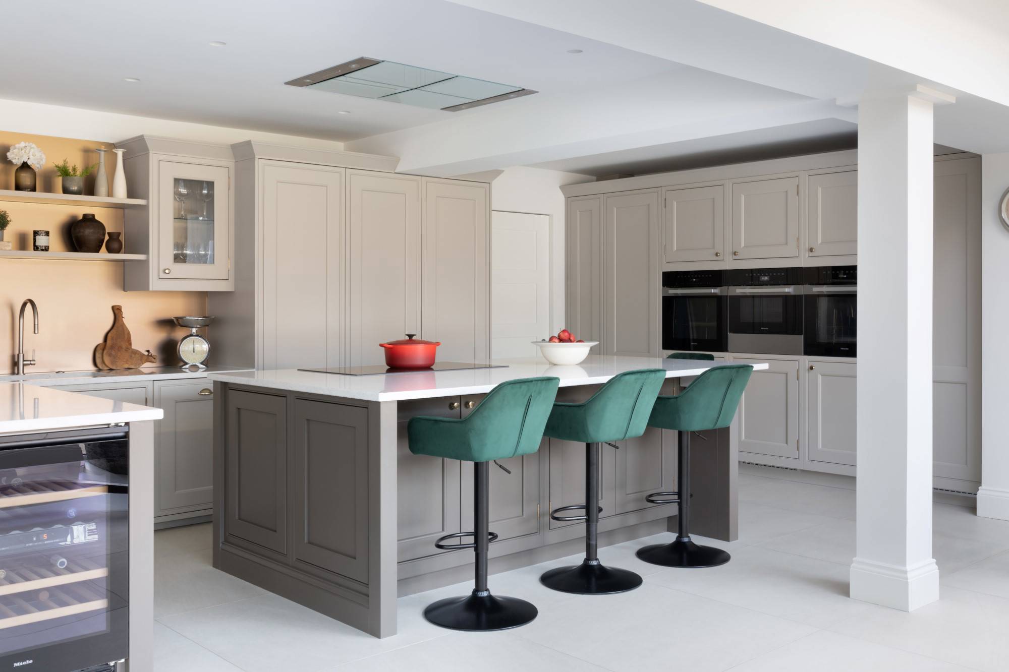 1909 Ovolo in Dove Grey & Dust Grey 