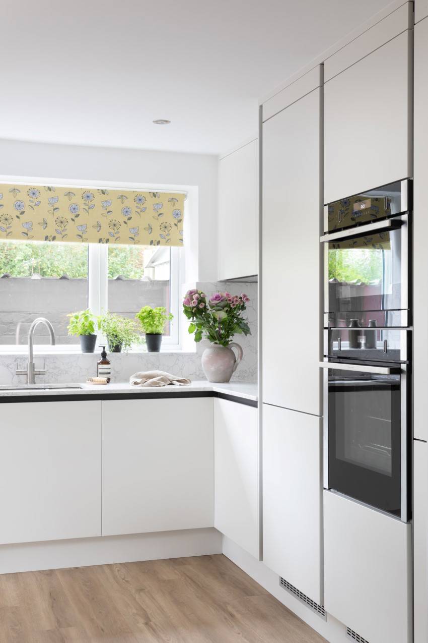 Porter Handleless in Matt White and Graphite 