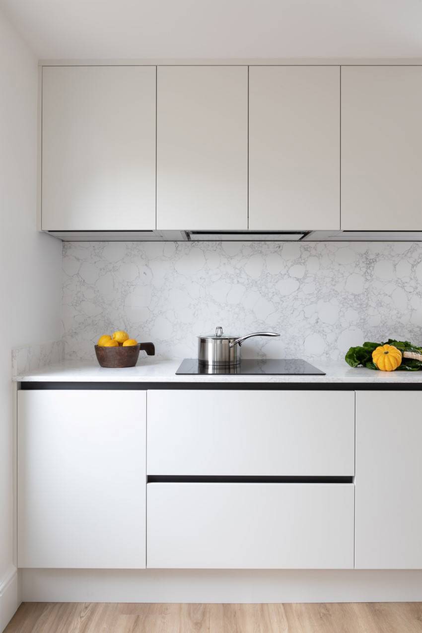 Porter Handleless in Matt White and Graphite 