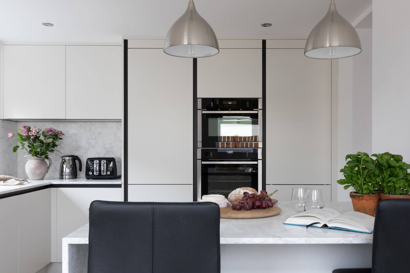 Porter Handleless in Matt White and Graphite 