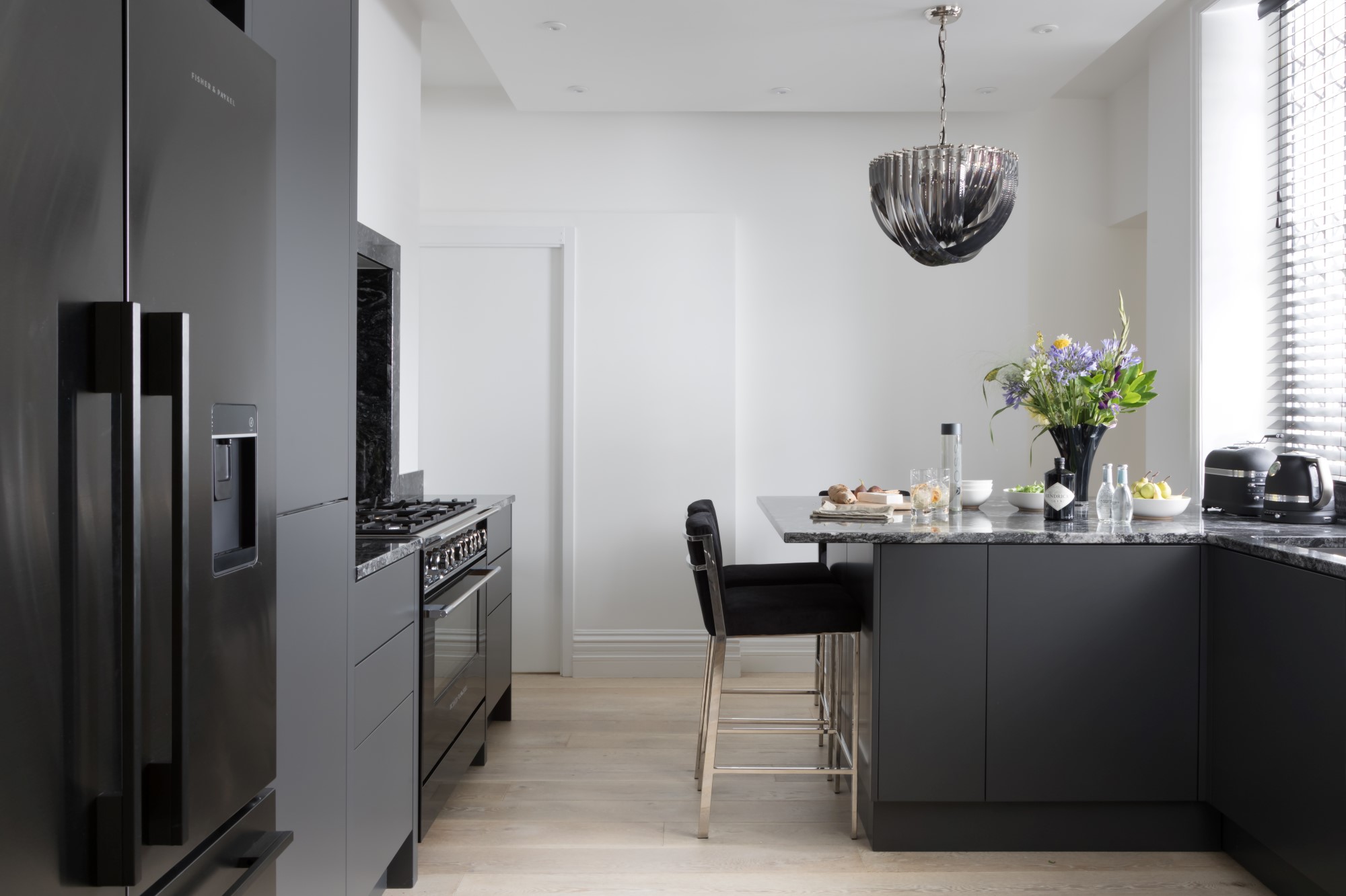 Porter Handleless in Graphite 