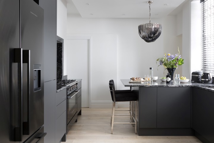 Porter Handleless in Graphite 