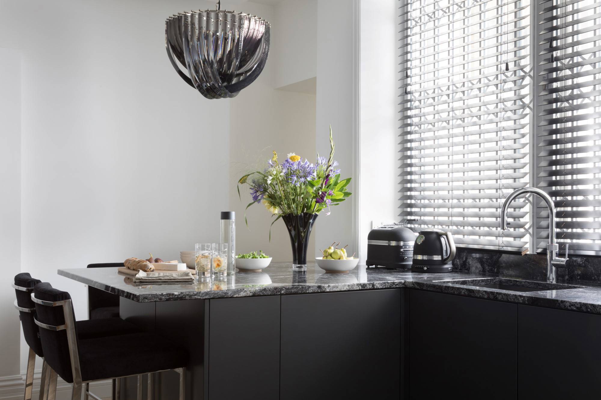 Porter Handleless in Graphite 