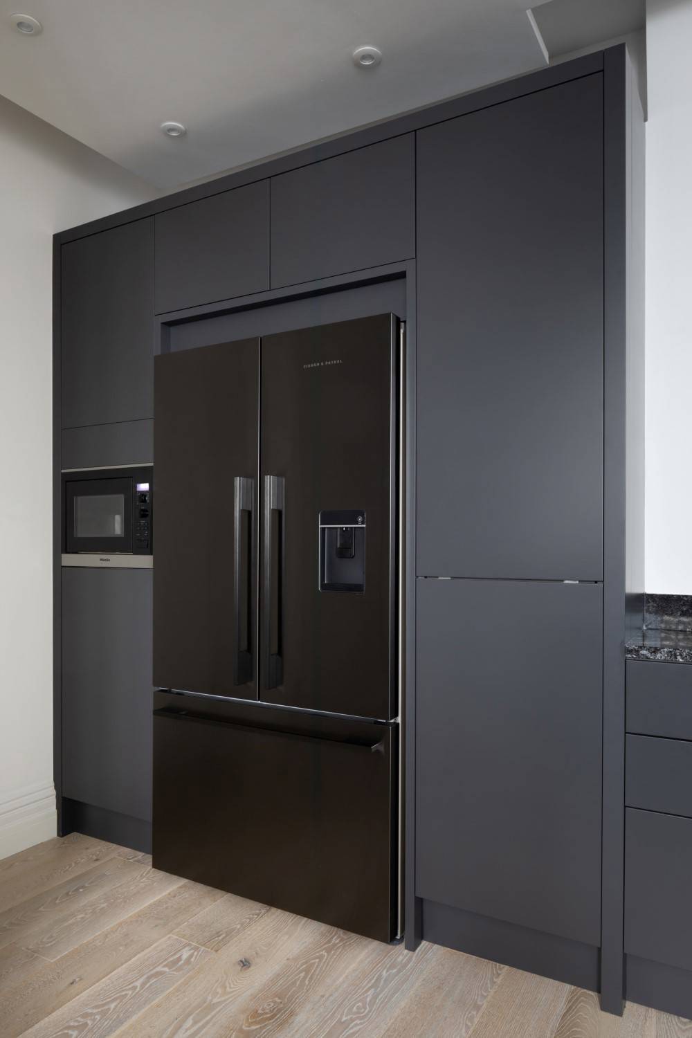 Porter Handleless in Graphite 