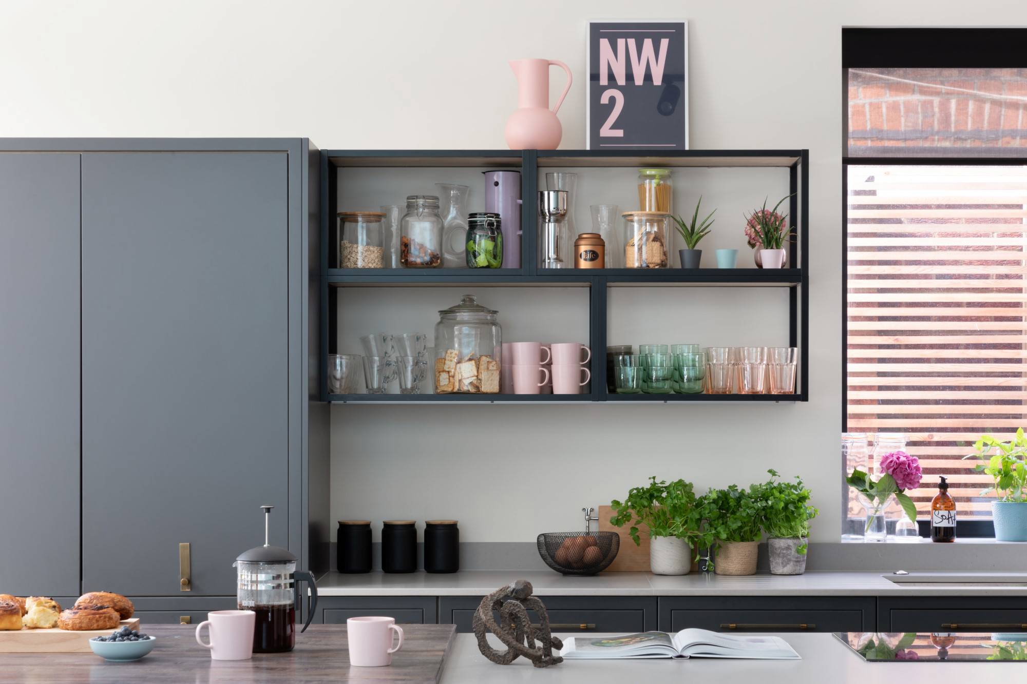 1909 Slab in Graphite & Dry Rose 