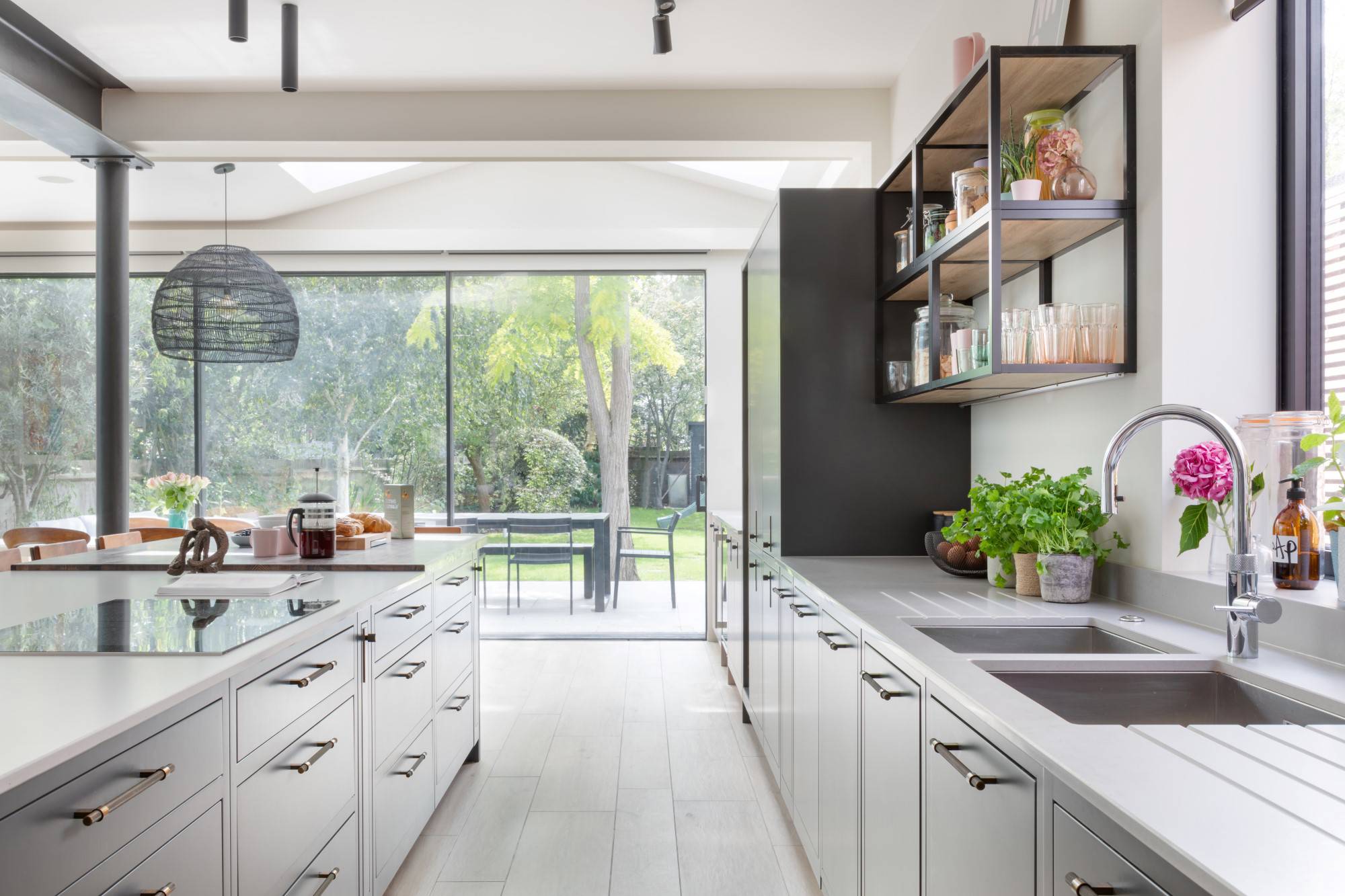 1909 Slab in Graphite & Dry Rose 