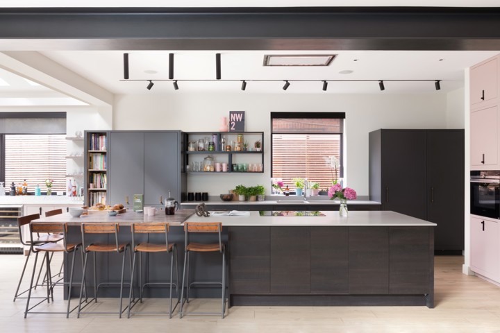 1909 Slab in Graphite & Dry Rose 