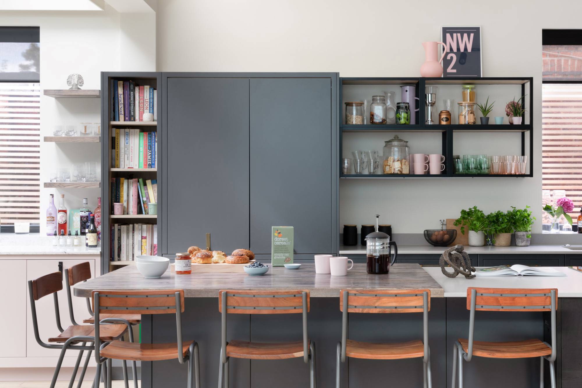 1909 Slab in Graphite & Dry Rose 