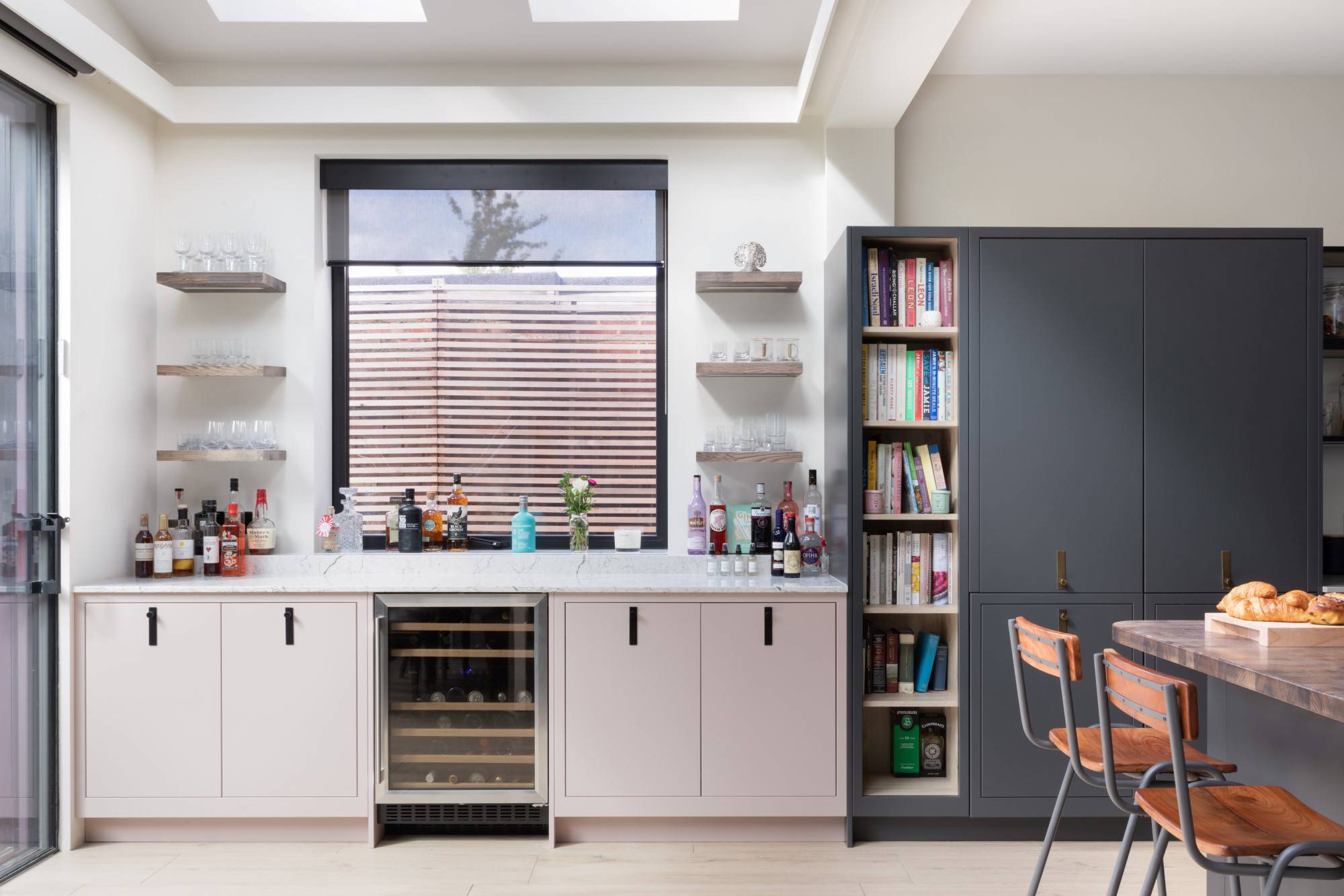 1909 Slab in Graphite & Dry Rose 