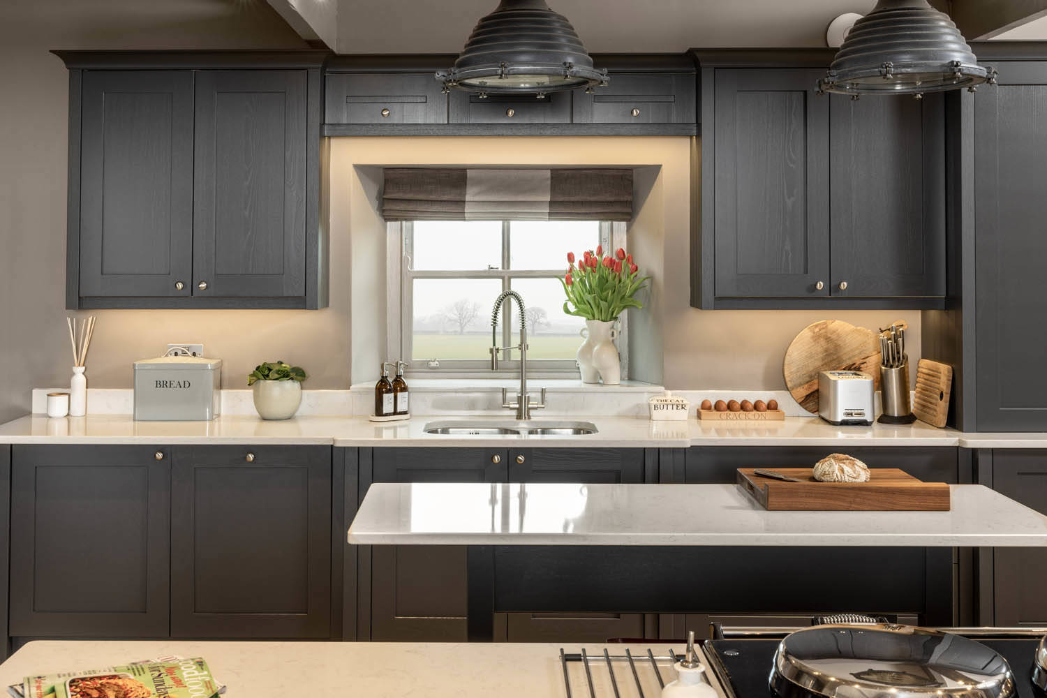 Mornington Shaker in Graphite 