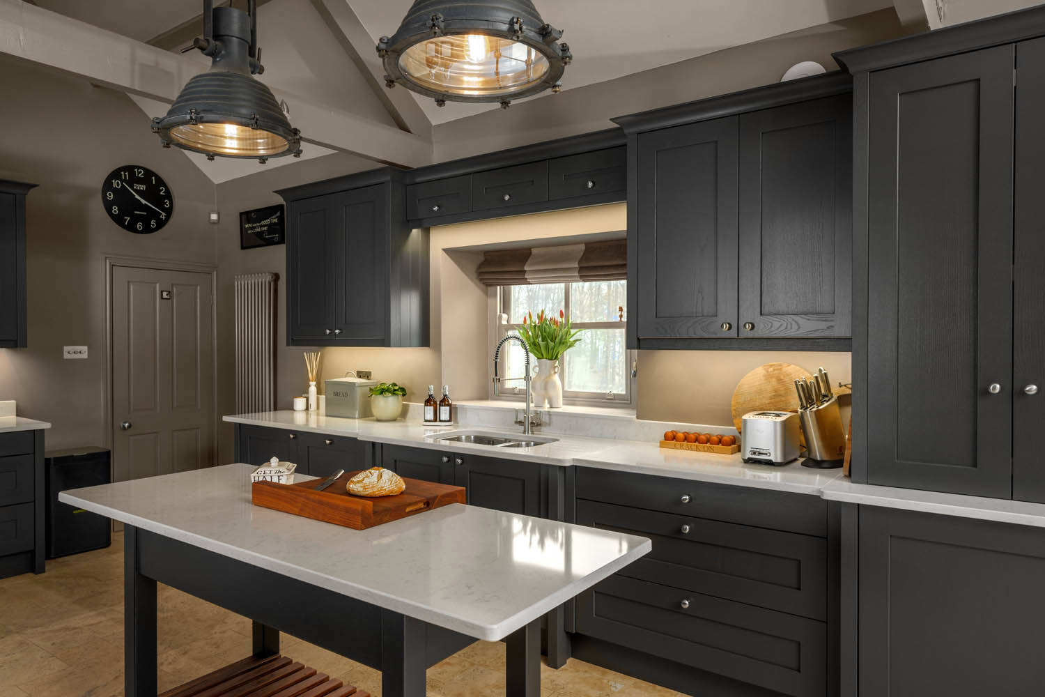 Mornington Shaker in Graphite 