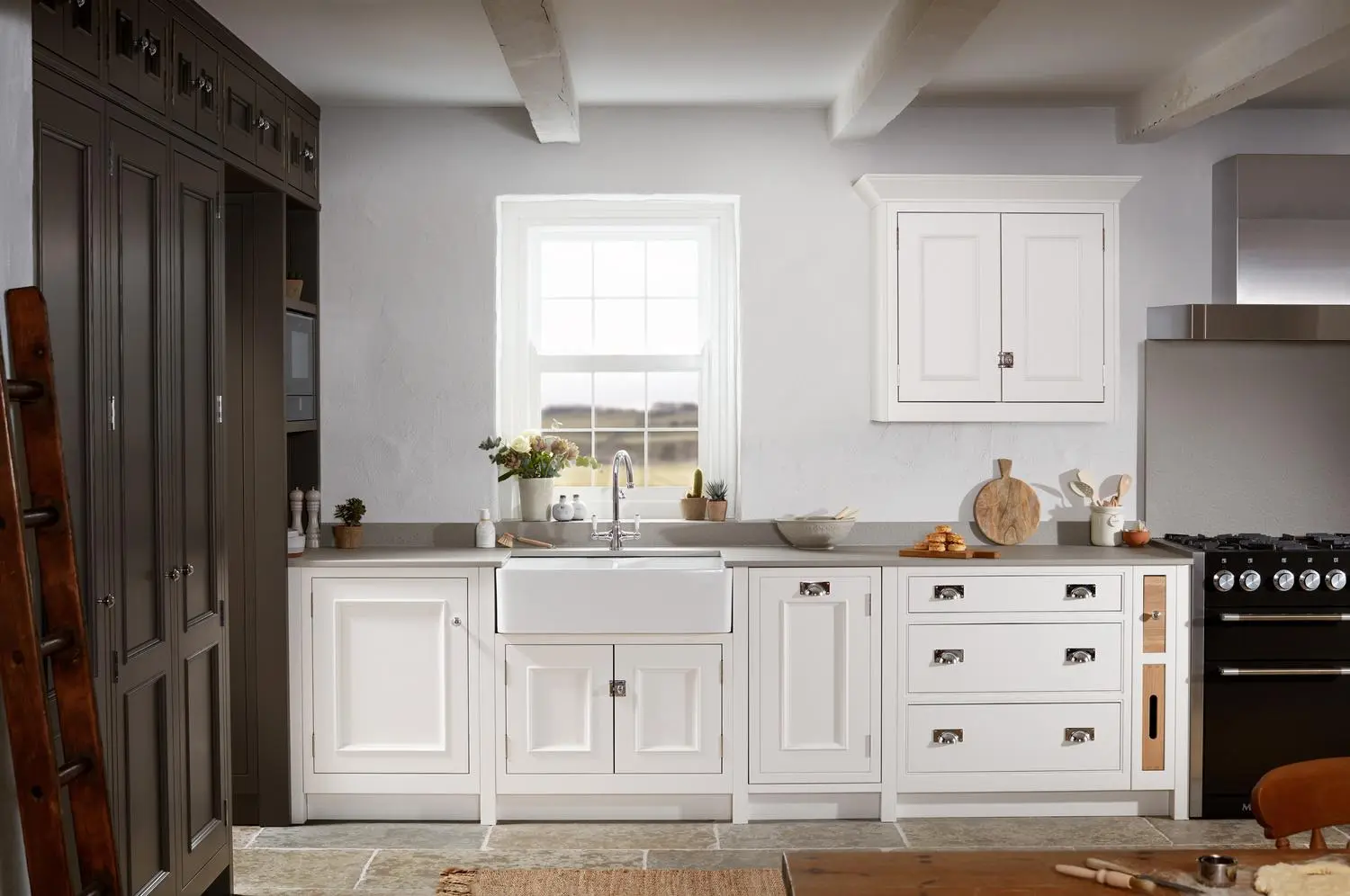 Georgian carousel image 0