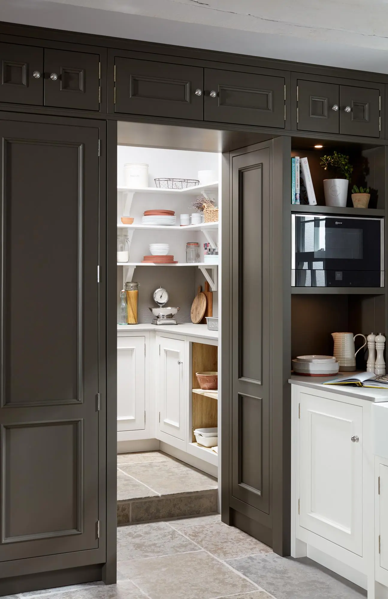 Georgian carousel image 1