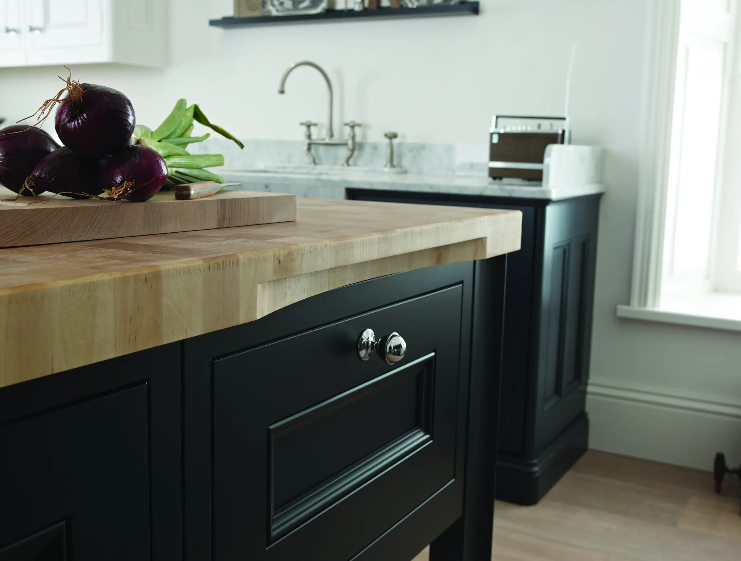 Half Pencil & Scalloped carousel image 1