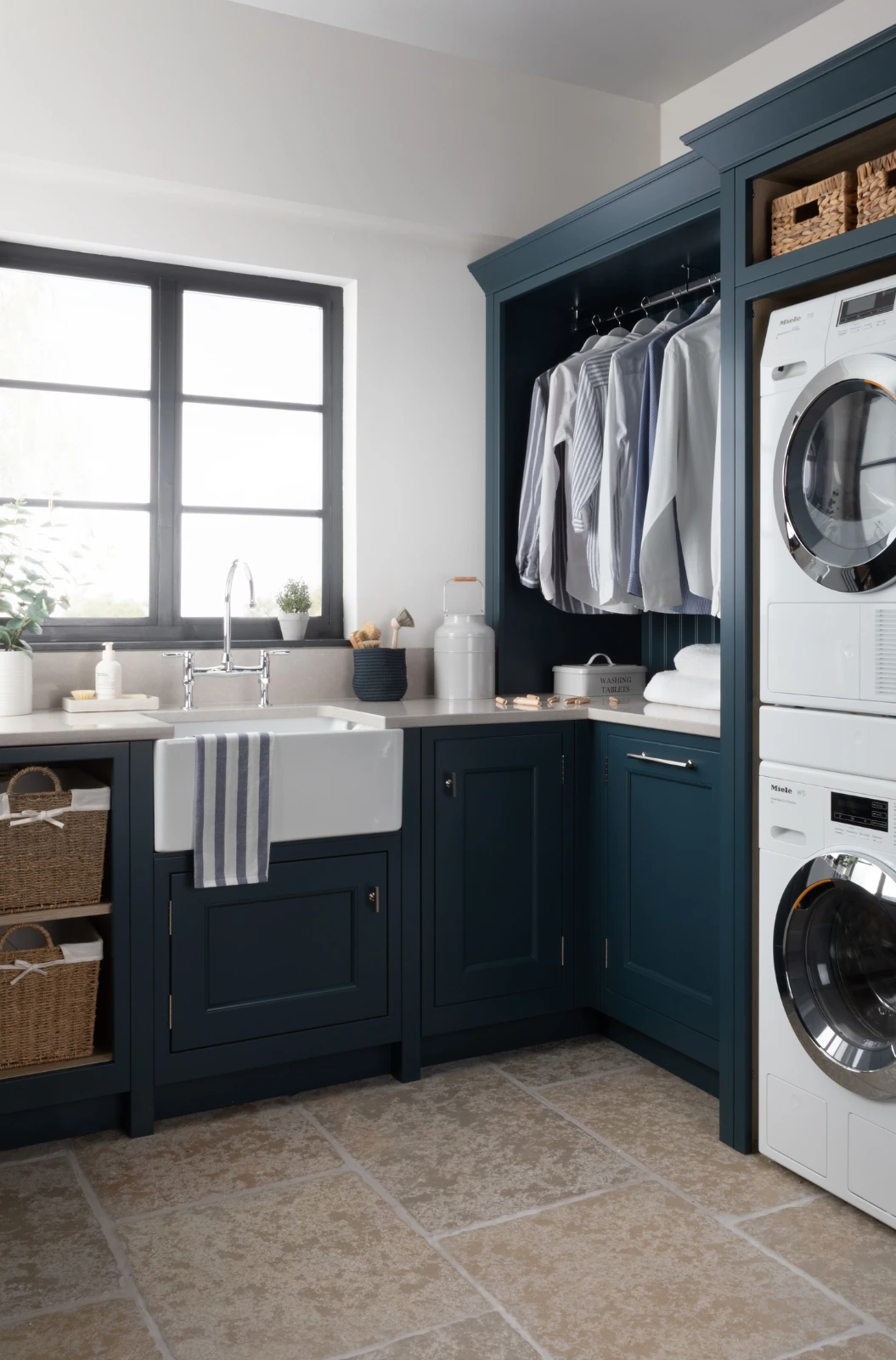 Quarter Round Linear carousel image 1