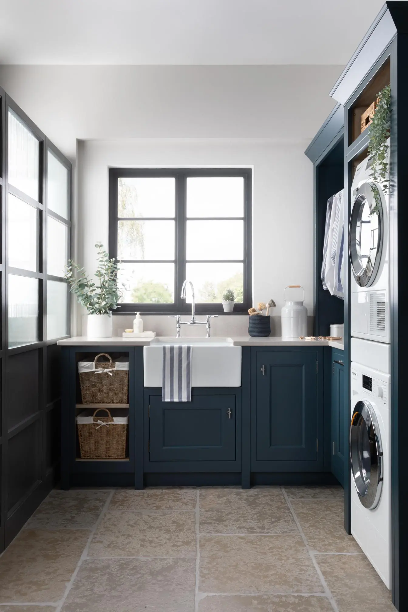 Quarter Round Linear