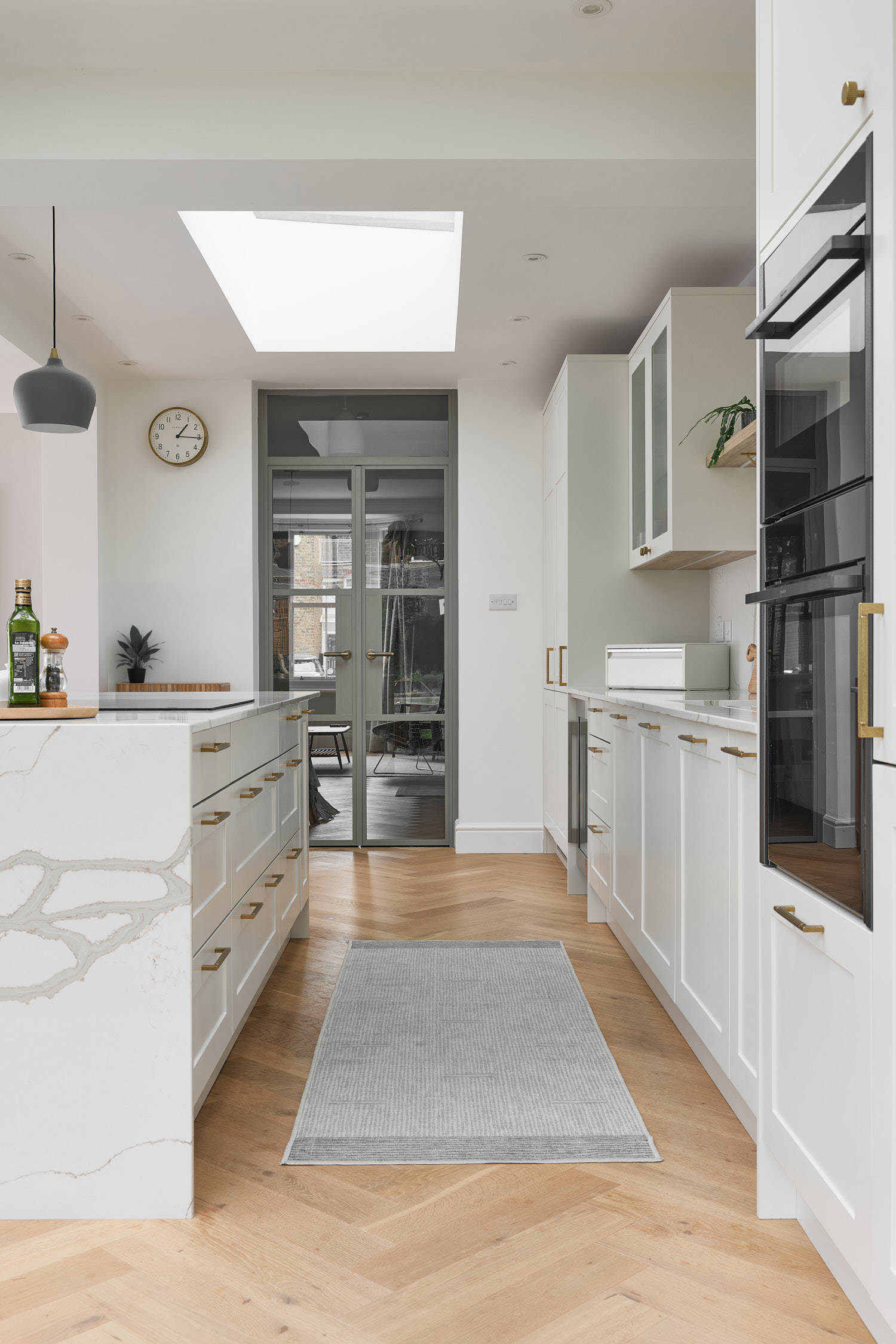 Hunton in Porcelain