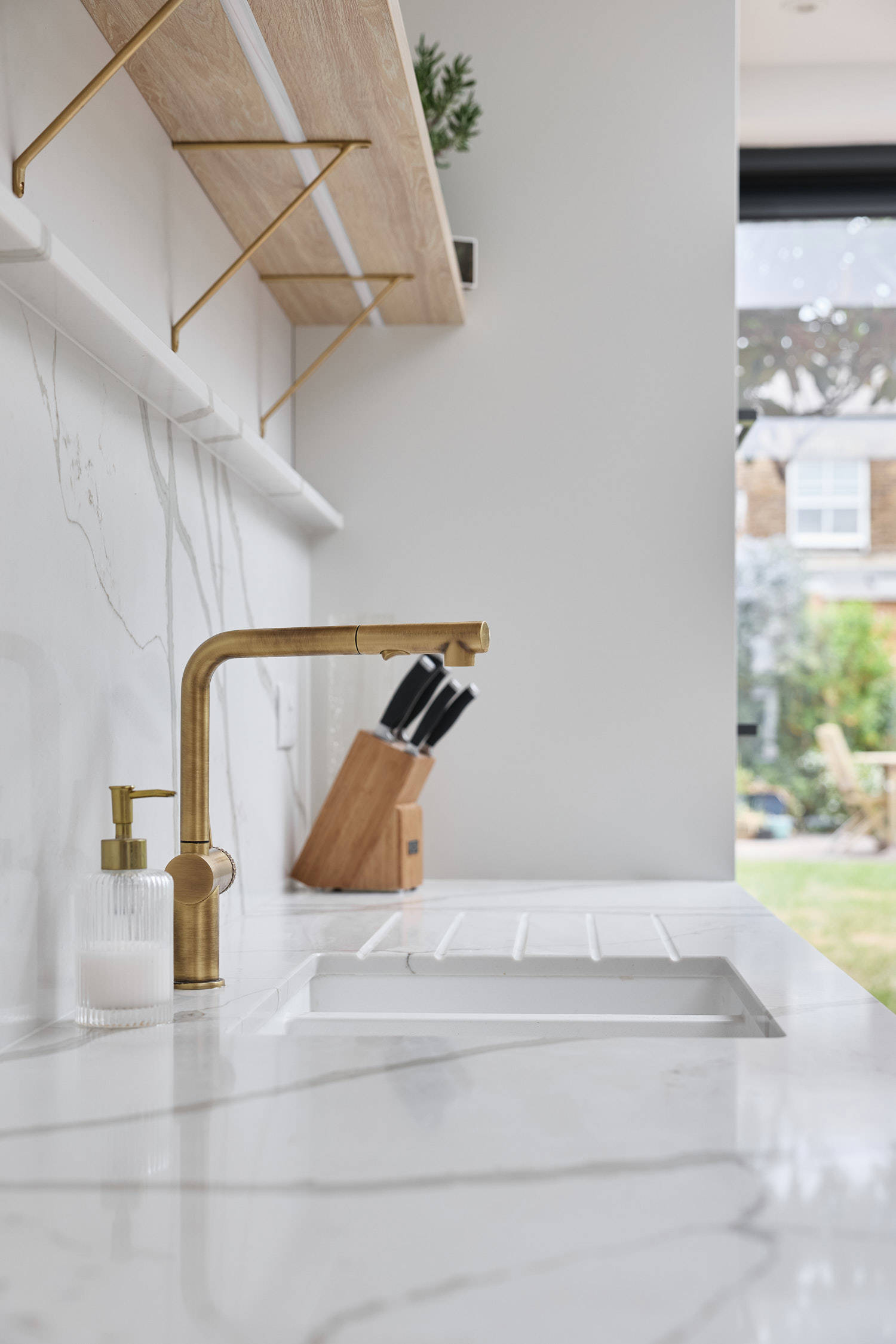 Hunton in Porcelain
