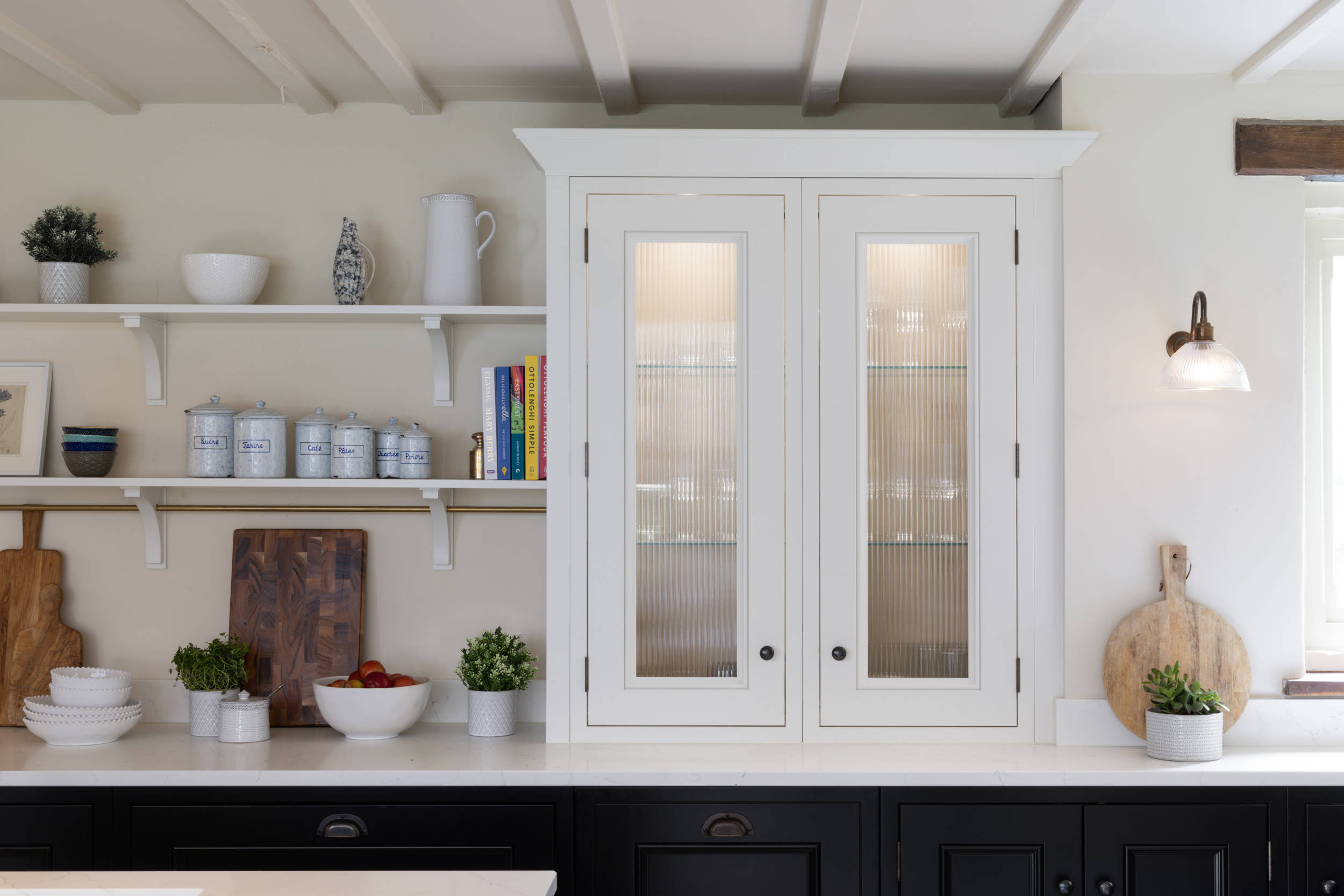 1909 Half Pencil & Scalloped in Porcelain & Carbon