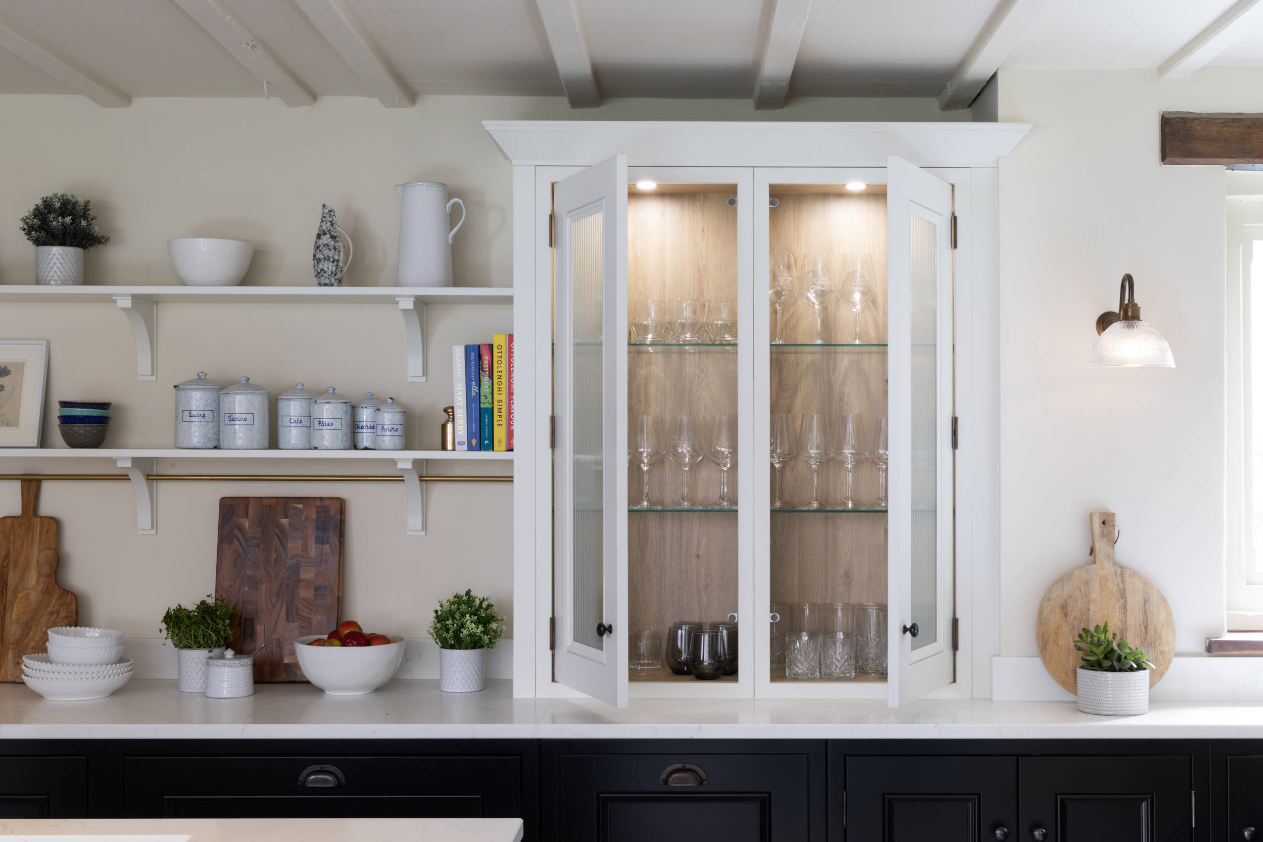 1909 Half Pencil & Scalloped in Porcelain & Carbon